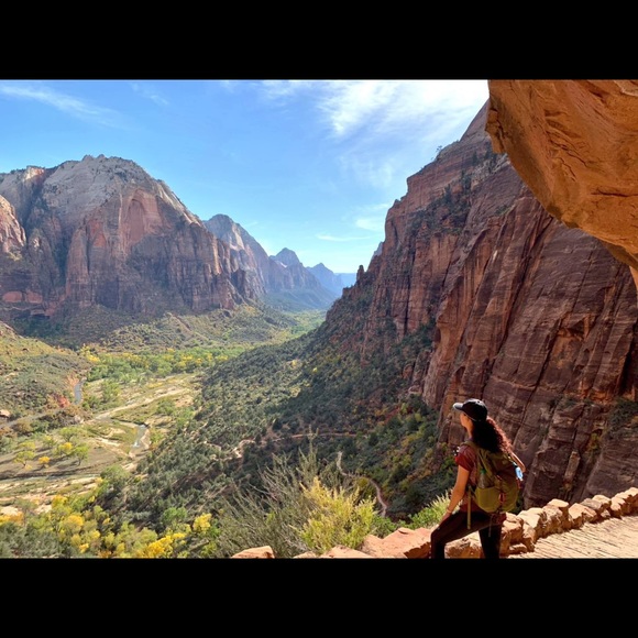 Meet your Posher, Niki - Picture 3 of 5